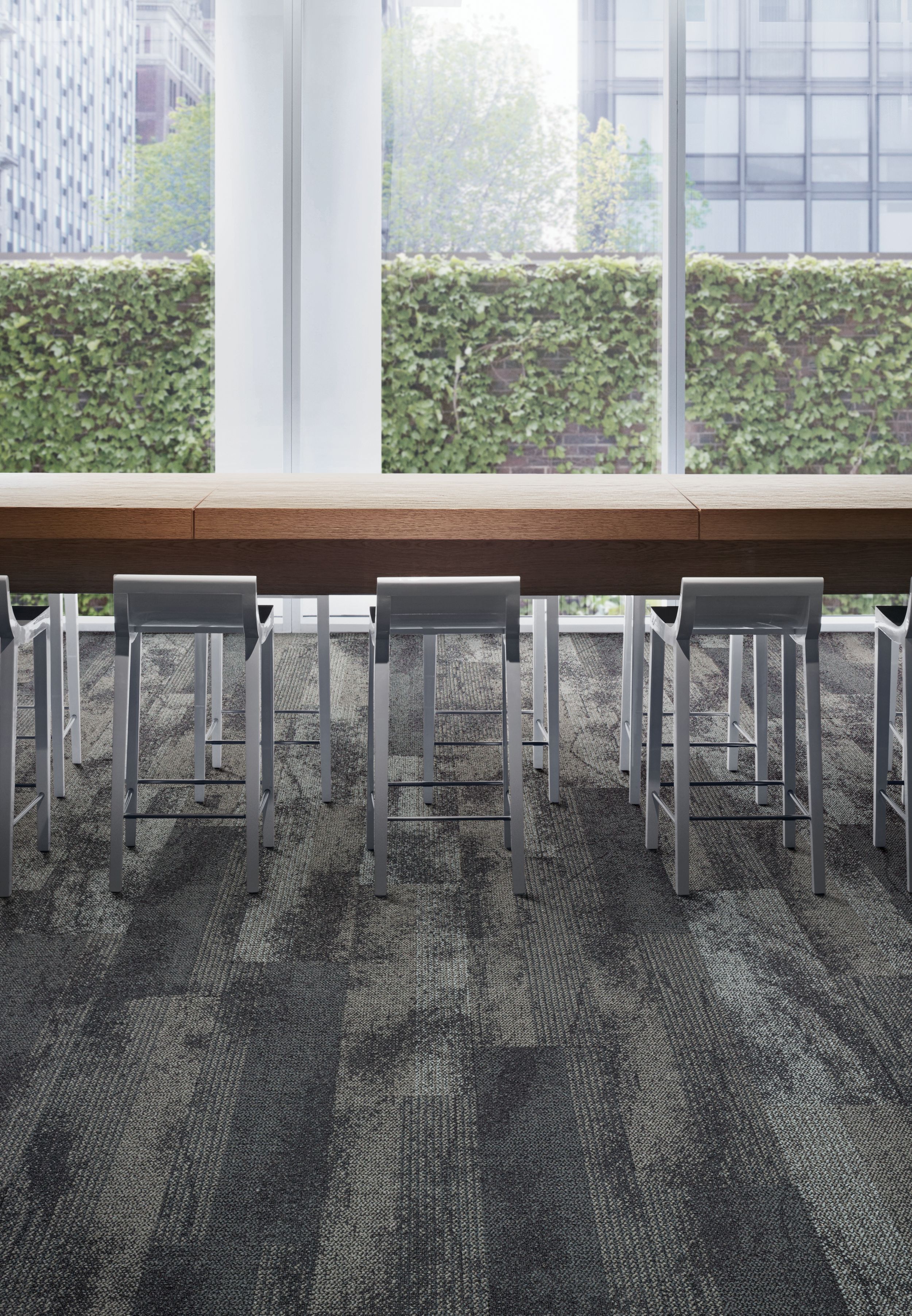 Interface Neighborhood Smooth plank carpet tile with hightop meeting table and glass windows showing ivy covered wall numéro d’image 7